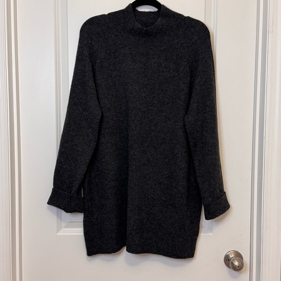 Sadie & Sage Charcoal tunic length sweater - Picture 1 of 3